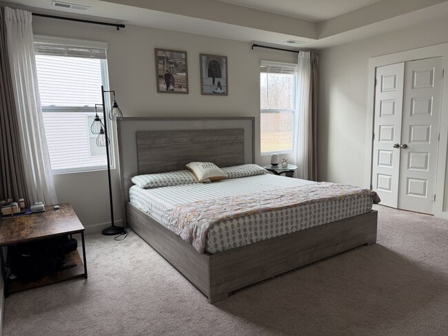 Building Photo - 213 Tartan Dr