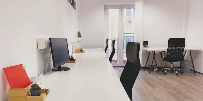 Building Photo - 2641 Scrapbook St