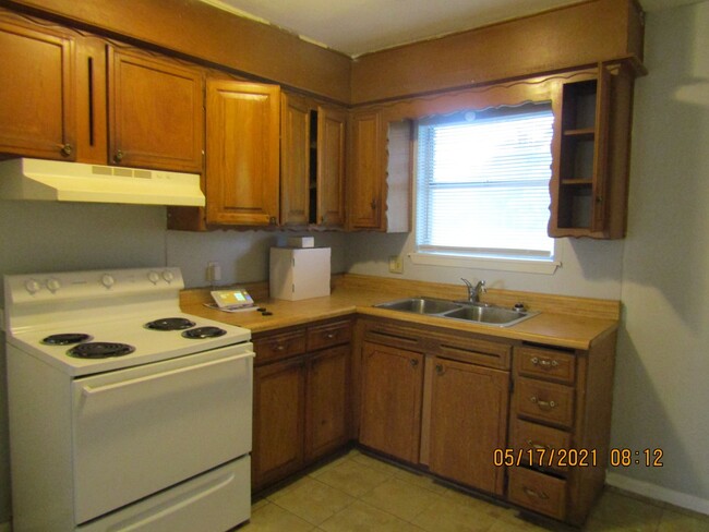 Building Photo - GOOCH ACRES!!