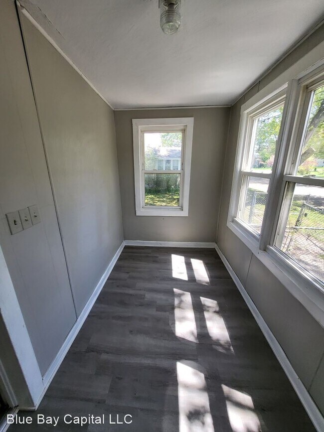 Building Photo - 3 br, 1 bath House - 372 Orchard Avenue
