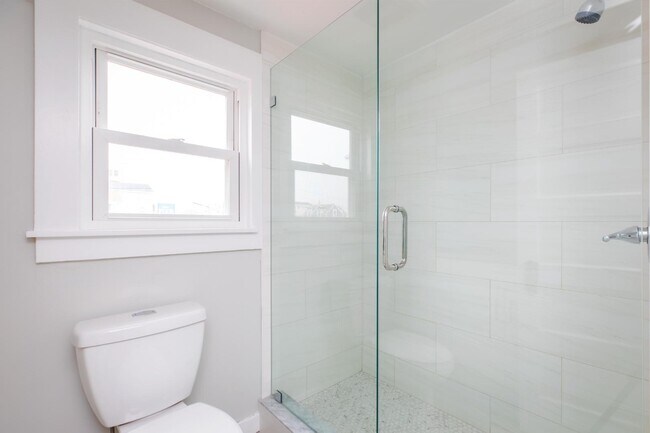 Building Photo - 140 Ashworth Ave