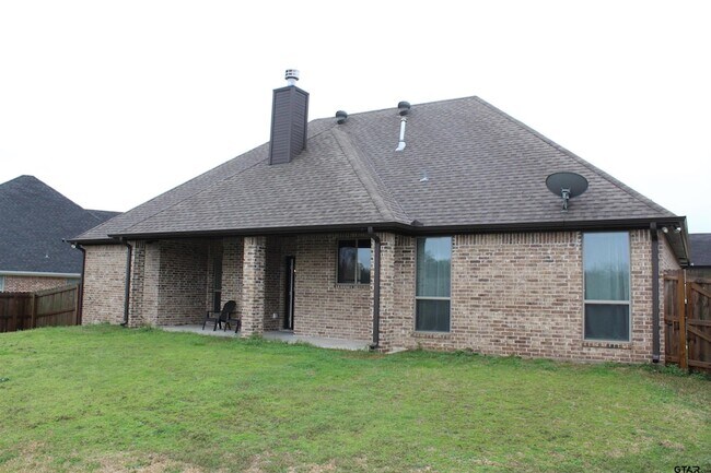 Building Photo - 1811 Spruce Pine Lane