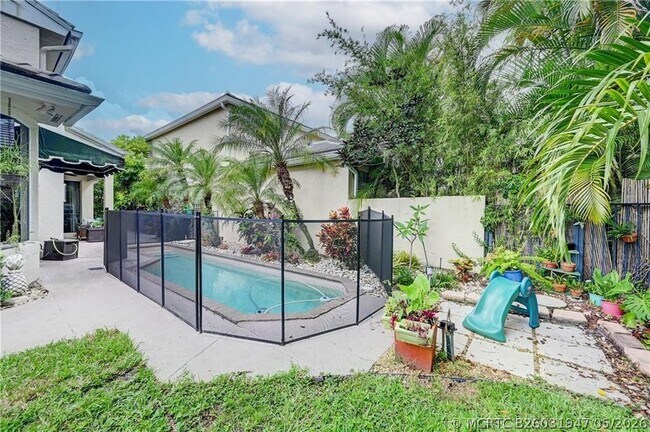 Building Photo - 8171 Hampton Wood Dr