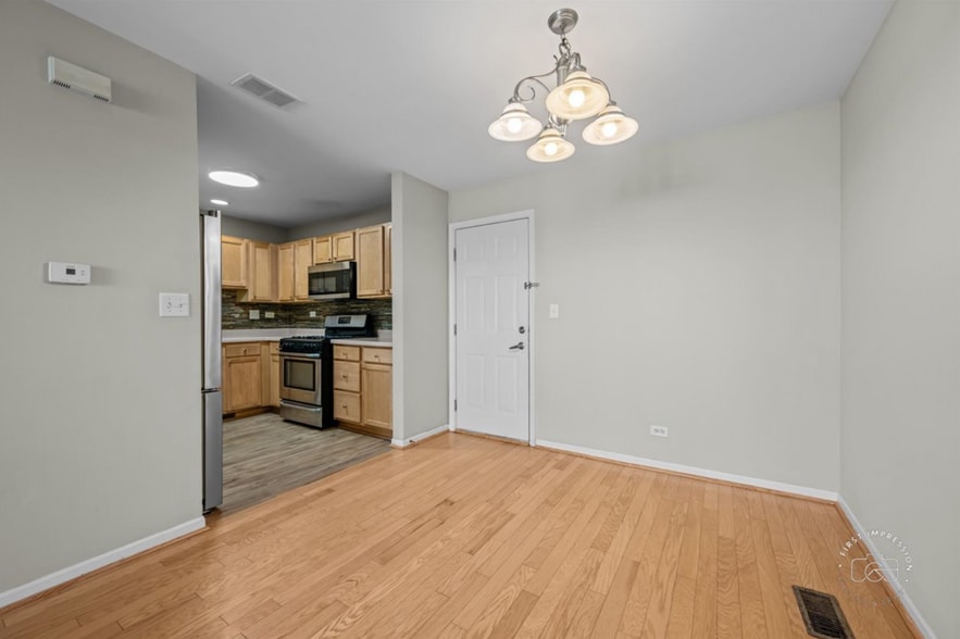 Building Photo - 628 Lincoln Station Dr