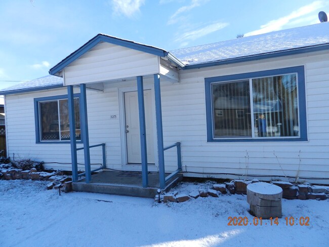 Primary Photo - 2 Bedroom / 1 Bathroom Home in Madras Oregon