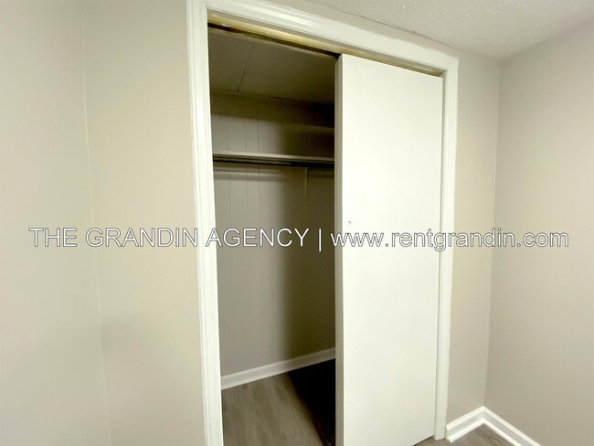 Building Photo - 8623 Plantation Rd