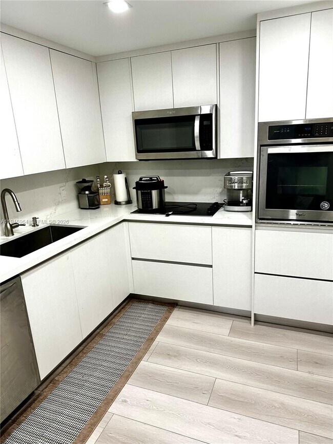 Building Photo - 400 Kings Point Dr