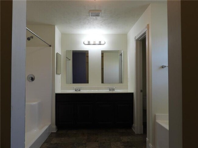 Building Photo - 1345 Sandstone Dr