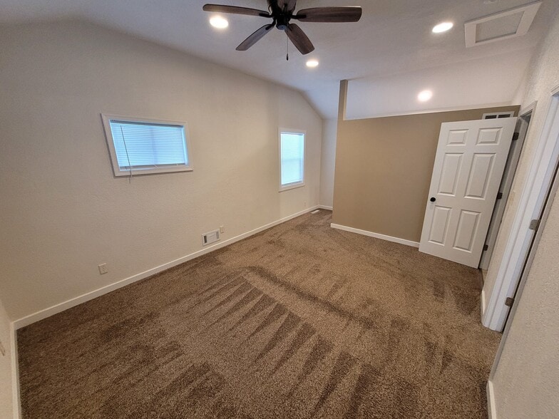 Building Photo - 1207 Townline Ave