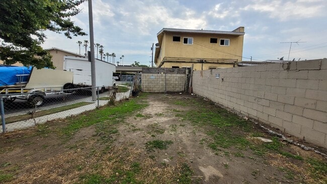 Building Photo - 8031 Fillmore Dr