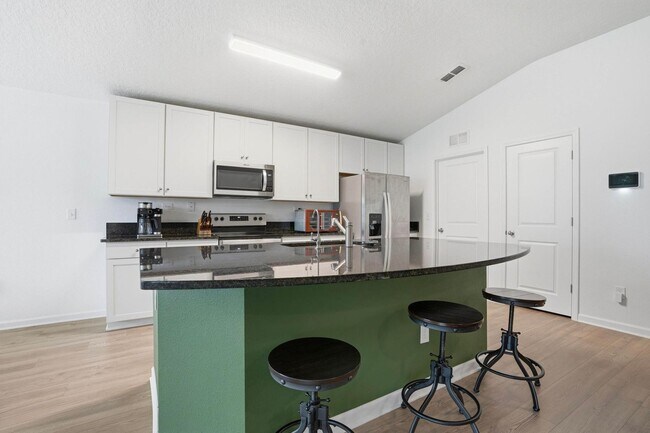 Building Photo - 5043 Big Pine Dr