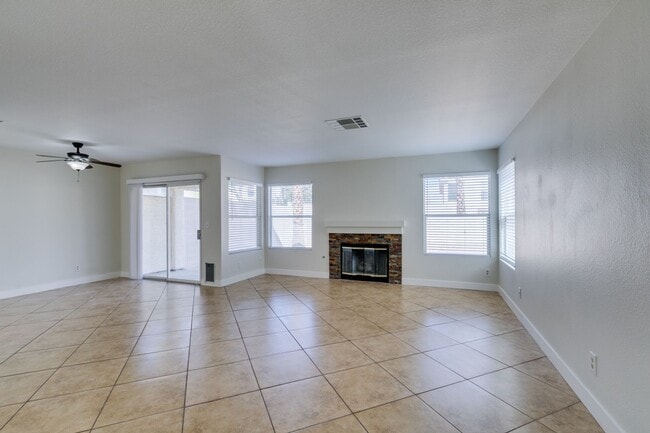 Building Photo - Charming 3 bedroom, 2.5 bathroom home near Summerlin