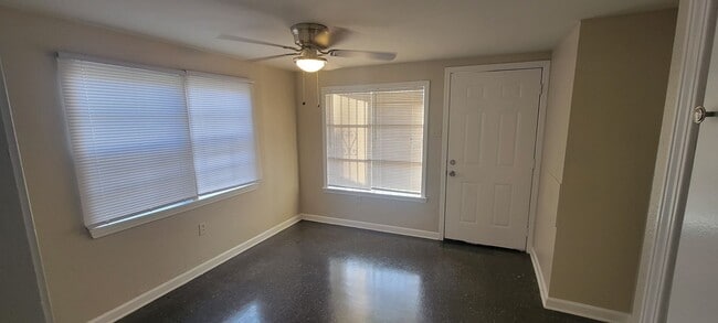 Building Photo - 925-927 Flood St