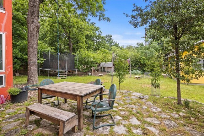 Building Photo - 508 E 38th 1/2 St