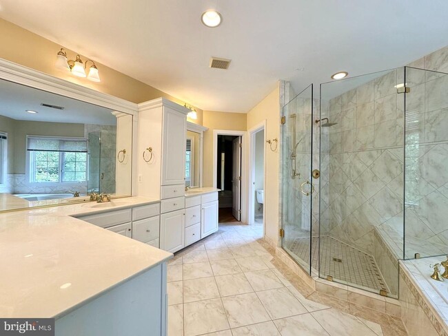 Building Photo - 1460 Carrington Ridge Ln