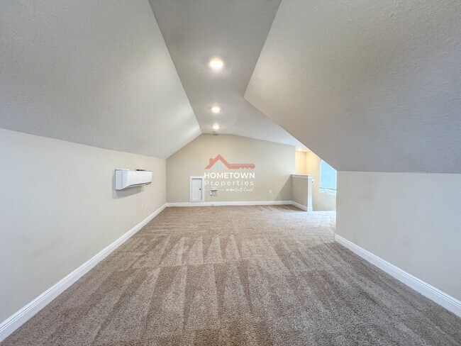 Building Photo - Charming Custom-Built Home with Bonus Room...