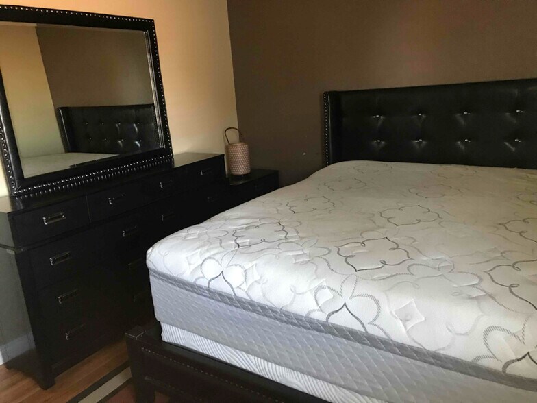 Building Photo - 10745 Champagne Rd