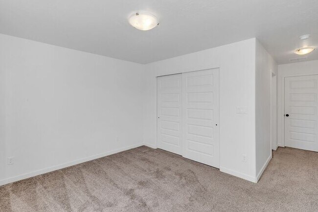 Building Photo - Modern 3 Bedroom 3 Bath Townhome in New Construction Neighborhood