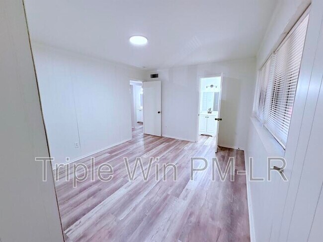Building Photo - 76 S Meadowcliff Dr