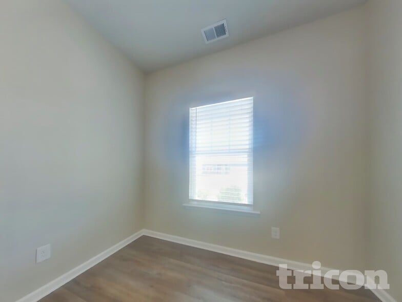 Building Photo - 212 Malbone St SW