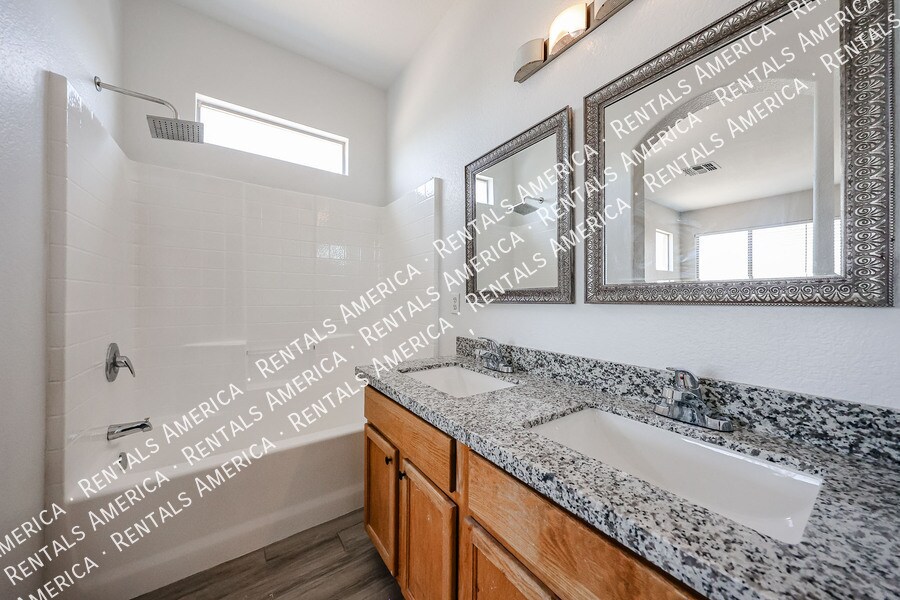Building Photo - 3825 S 60th Dr