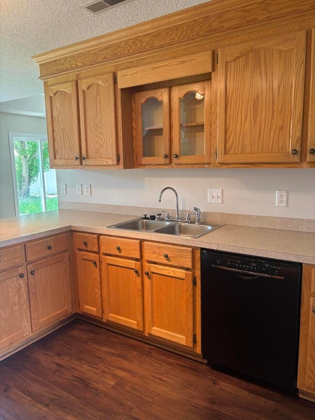 Building Photo - 20 Walden Cir