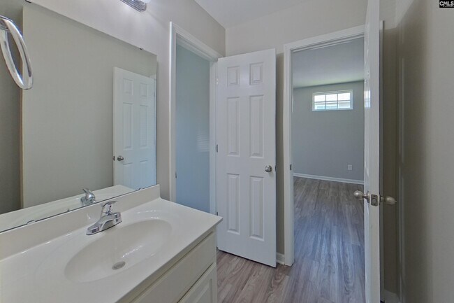 Building Photo - 712 Blazing Star Trl