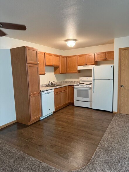 Interior Photo - Riverwood Apartments - 514 McEvoy St