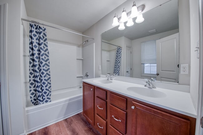 Building Photo - 423 Marshall Heights Dr