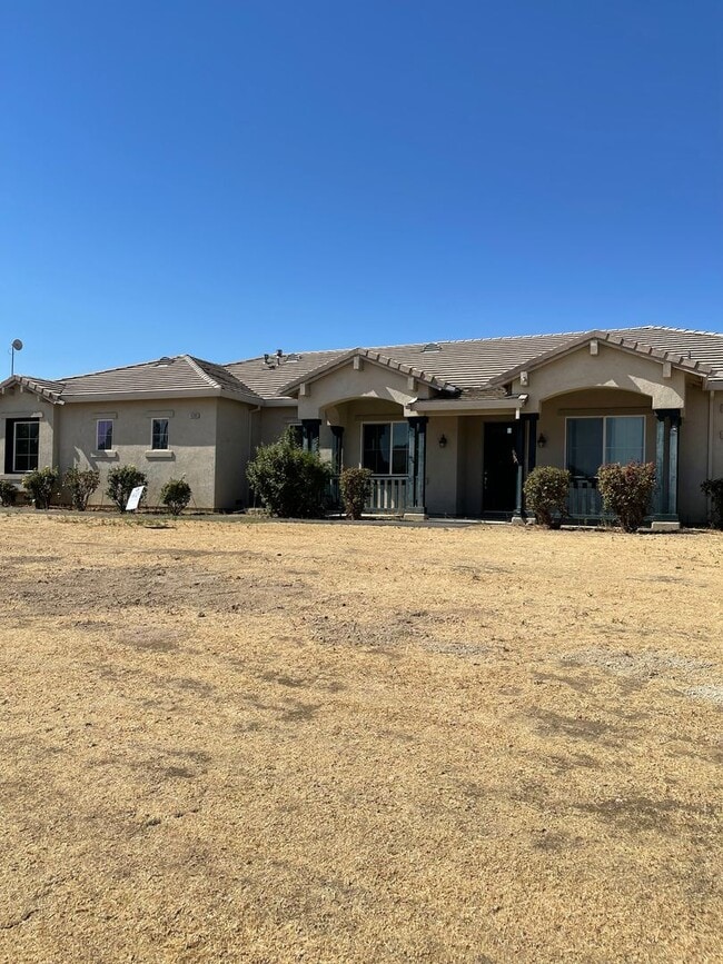 Building Photo - 5-Bedroom, 3-Bathroom Home for Rent on 1-A...