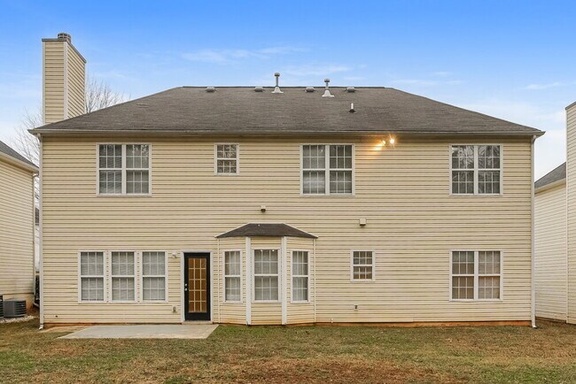 Building Photo - 552 The Blvd