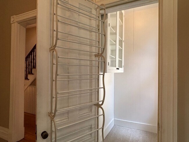 Building Photo - 462 Holly Ave