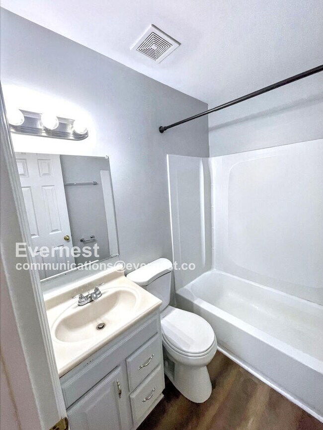 Building Photo - 4021 Creekside Dr