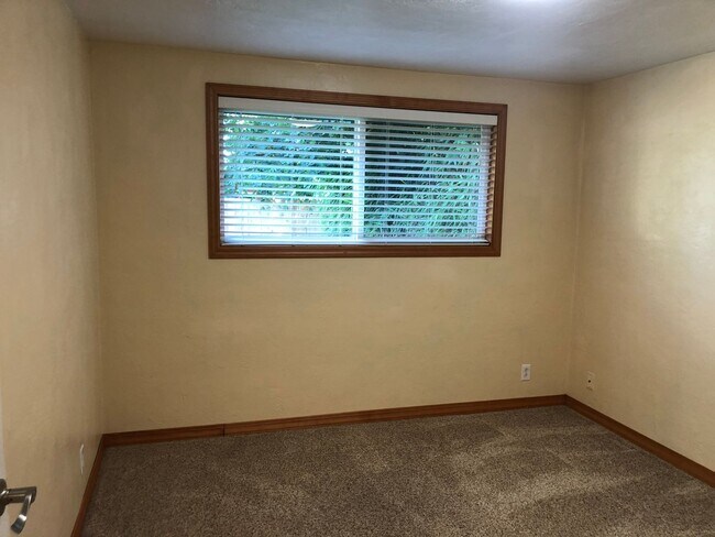 Building Photo - 3 bedroom 2 bathroom house in Thurston!