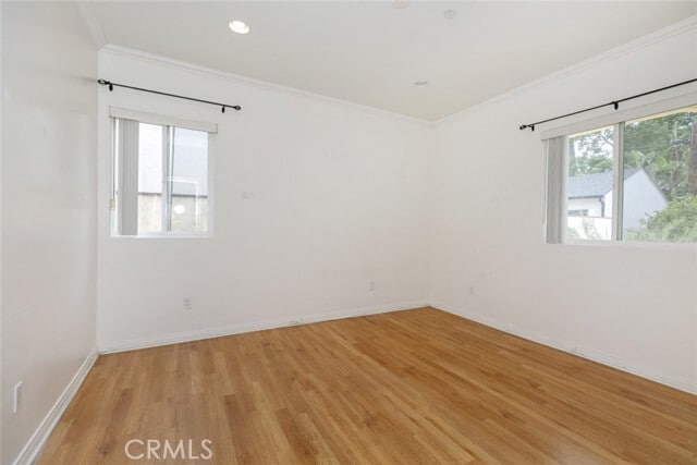 Building Photo - 918 E Valencia Ave