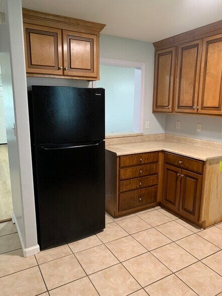 Kitchen - 2717 Pineview Dr