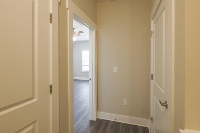 Building Photo - 328 Date Palm Ln