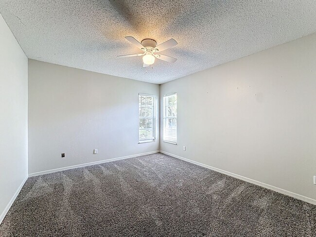 Building Photo - Discover your peaceful retreat in Wekiwa Woods!