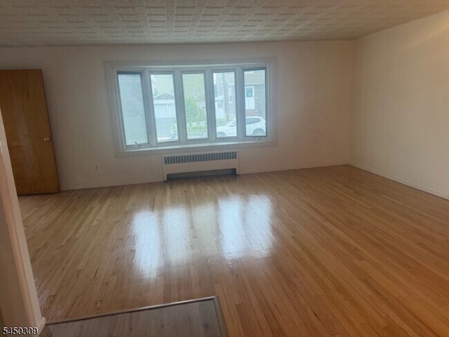 Building Photo - 43 Oakwood Ave