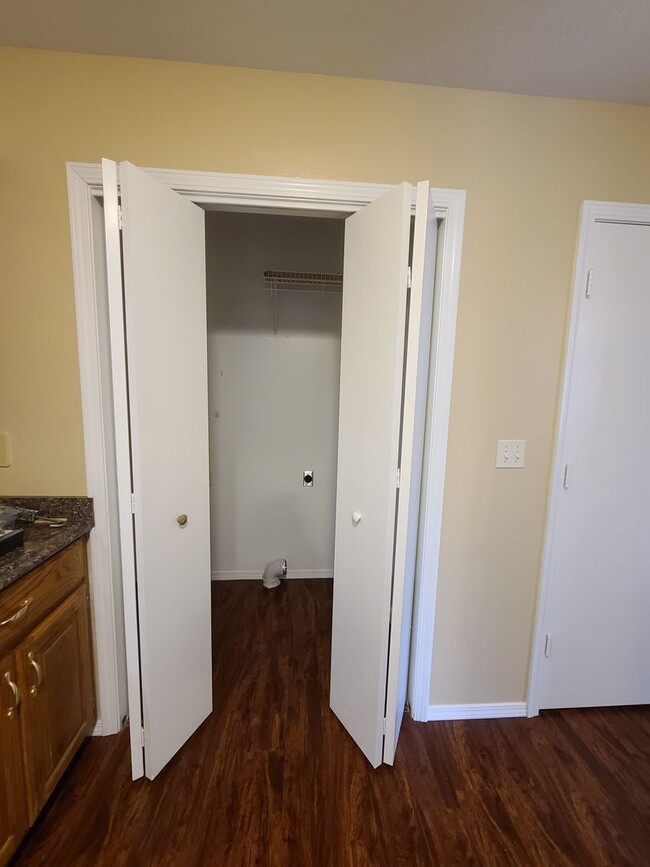 Building Photo - Magnolia Townhome