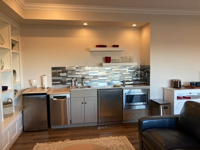 Kitchnette - 6844 Carr St