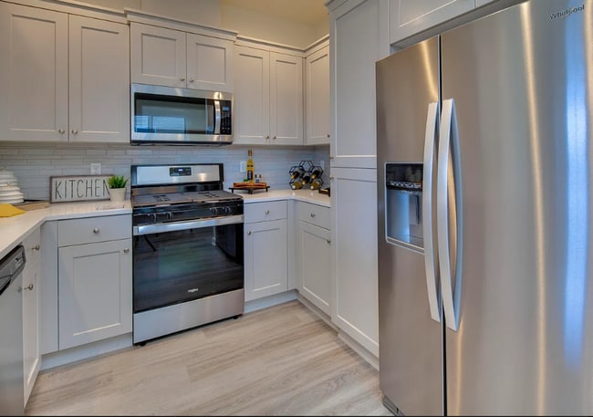 Building Photo - Modern 3 BR, 2 BA Townhouse in the Heart of Bend, OR!
