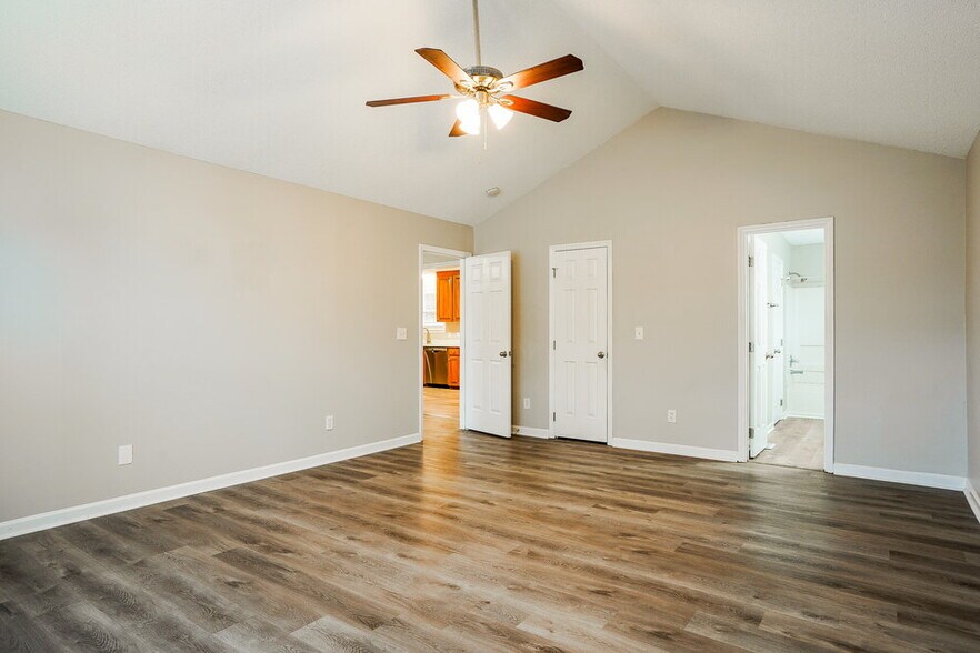 Building Photo - 121 Westonridge Run