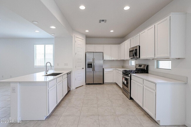 Building Photo - 16554 W Questa Dr