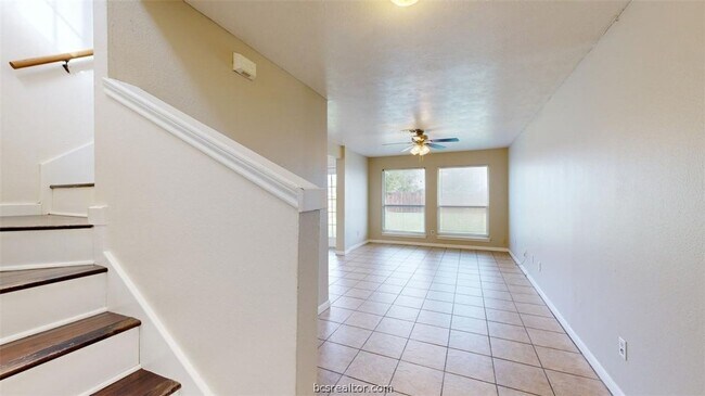 Building Photo - 915 Bougainvillea St