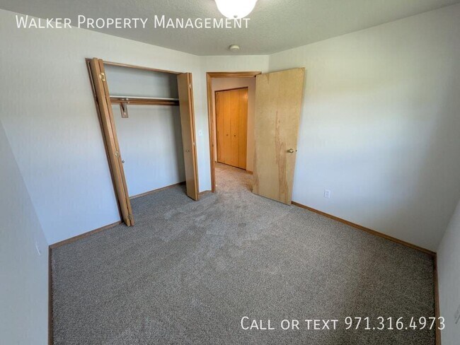 Building Photo - 709 Ella Ct