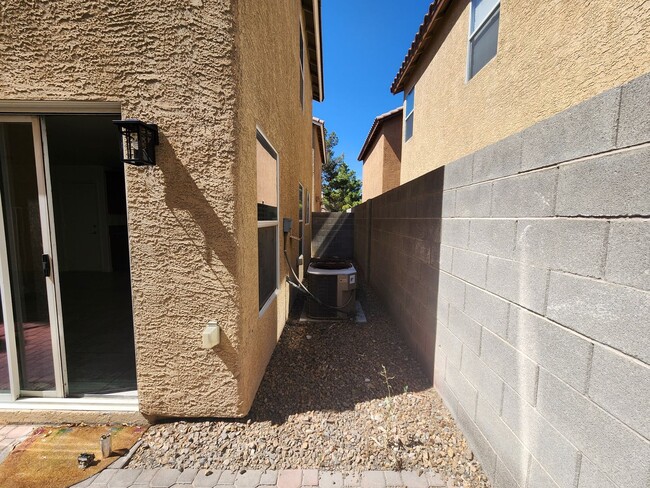 Building Photo - Sleek 2 story home with tile in most living areas and upgraded kitchen.