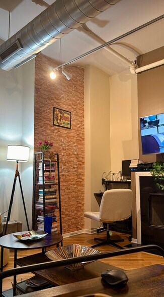 Building Photo - 500 S Clinton St