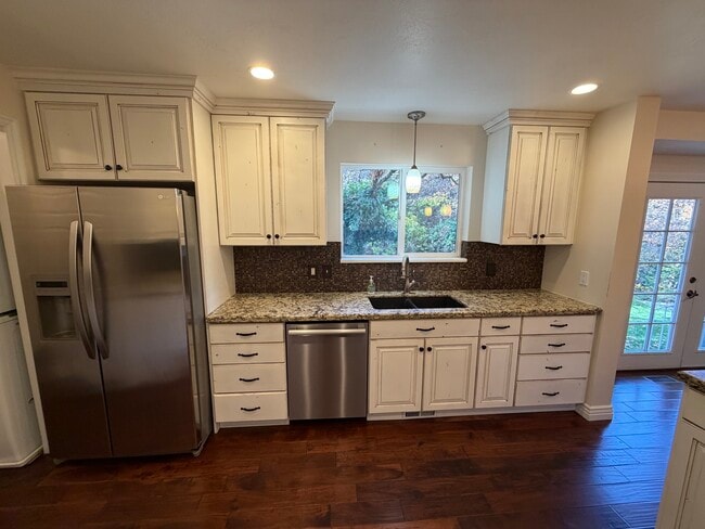 Building Photo - 8670 Snow Mountain Dr