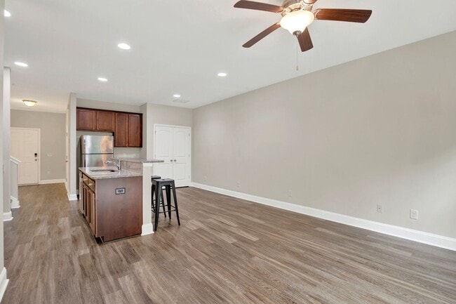 Building Photo - Townhome for Rent
